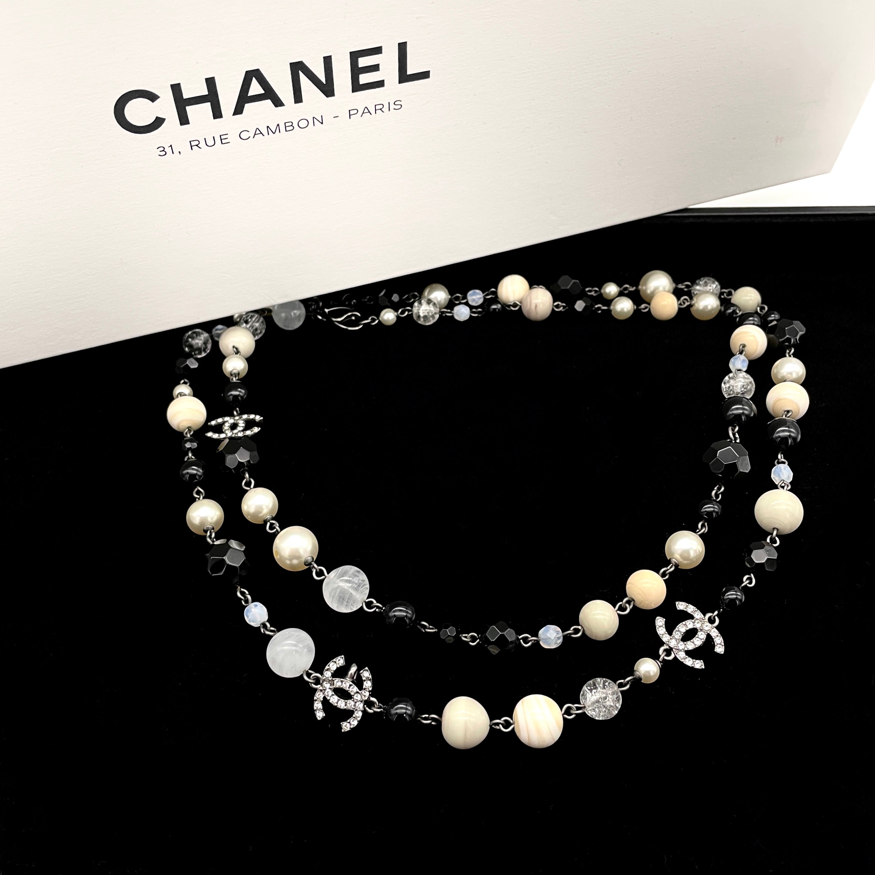 RARE☆☆☆☆☆CHANELﾗｲﾝｽﾄｰﾝｺｺﾏｰｸ ﾌｪｲｸﾊﾟｰﾙ ﾈｯｸﾚｽ ﾌﾞﾗｯｸ ﾎﾜｲﾄ ｼﾙﾊﾞｰ