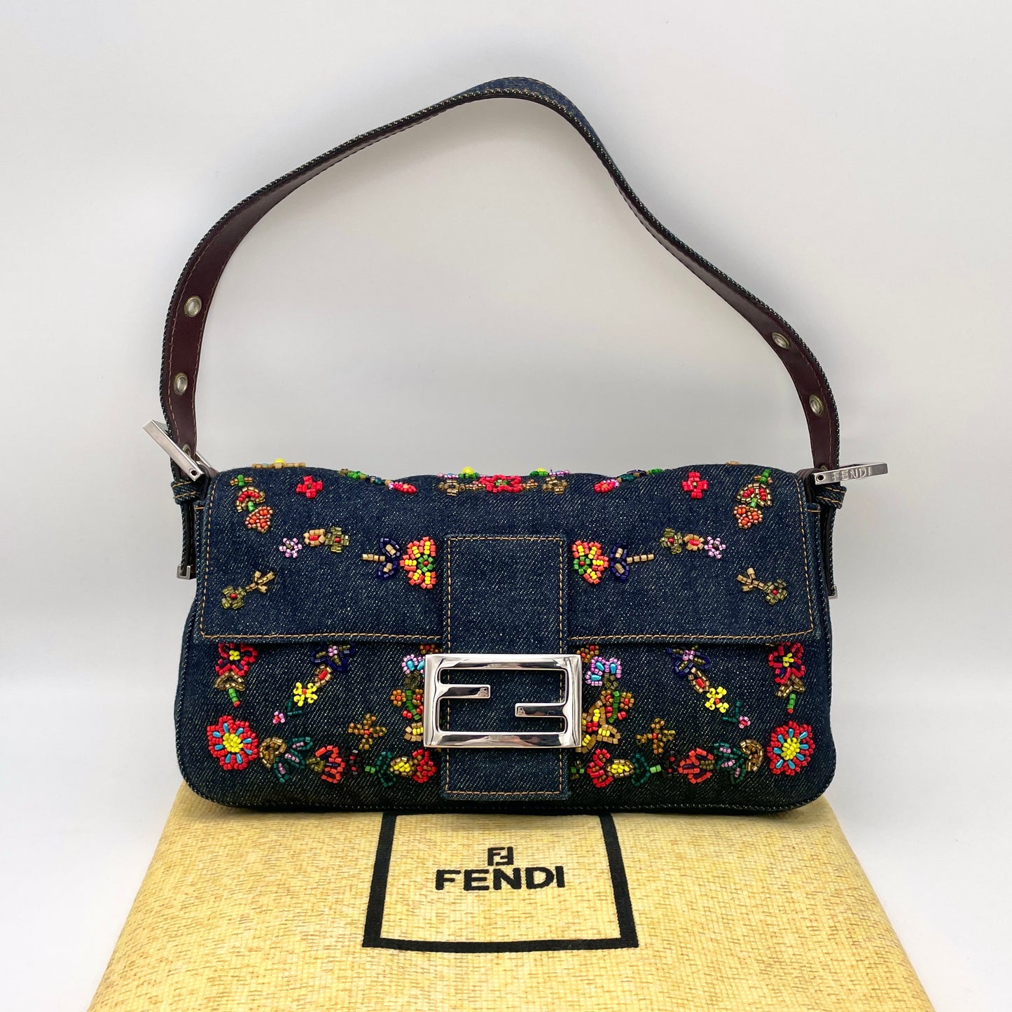 稀有☆☆AUTH 二手 FENDI 串珠刺绣 Mamma Baquet/Mamma 15 周年纪念