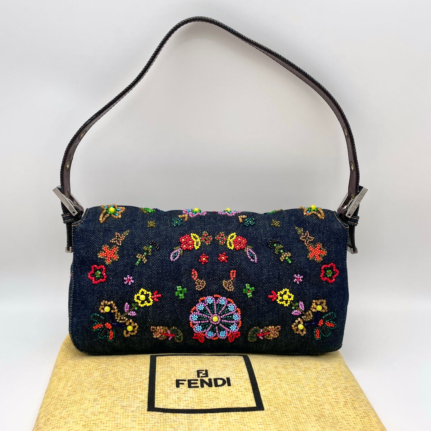 RARE ☆☆AUTH Pre-owned FENDI Bead Embroidery Mamma Bucket/Mamma 15th Anniversary