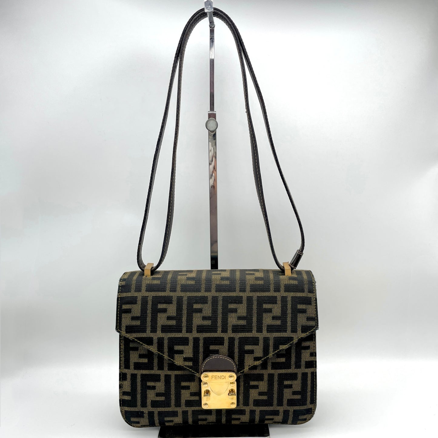 RARE☆☆☆☆FENDI ｽﾞｯｶ 2Wayｼｮﾙﾀﾞｰﾊﾞｯｸﾞ ﾌﾞﾗｳﾝ ｺﾞｰﾙﾄﾞ