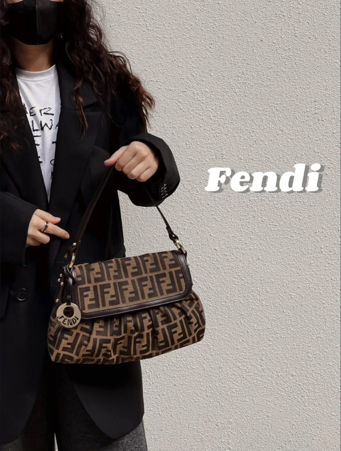 FENDI ｽﾞｯｶ柄 ｼｪﾌ ｼｮﾙﾀﾞｰﾊﾞｯｸﾞ