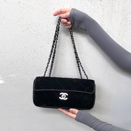 RARE☆☆☆☆CHANEL 2006 Matelassé Velvet CC LOGO Double Chain Single Flap Bag Black & Silver