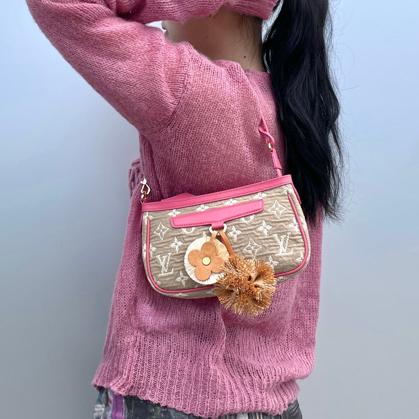 RARE☆☆☆☆LOUIS VUITTON 2010 Cruise Collection Monogram Sabbia Pochette Accessory Pouch M93069 Rose & Beige