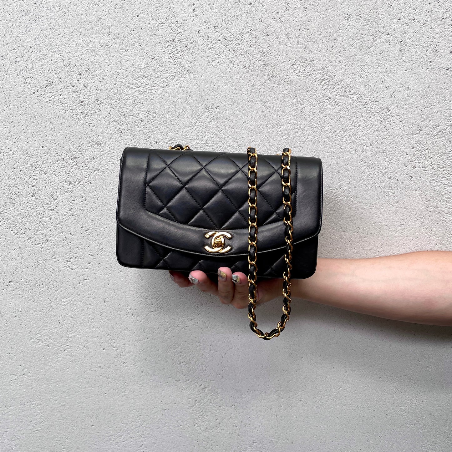 RARE☆☆☆CHANEL Matelassé Diana 23cm Lambskin Leather Chain Shoulder Flap Bag Black &amp; Gold