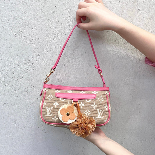 RARE☆☆☆☆LOUIS VUITTON 2010 Cruise Collection Monogram Sabbia Pochette Accessory Pouch M93069 Rose & Beige
