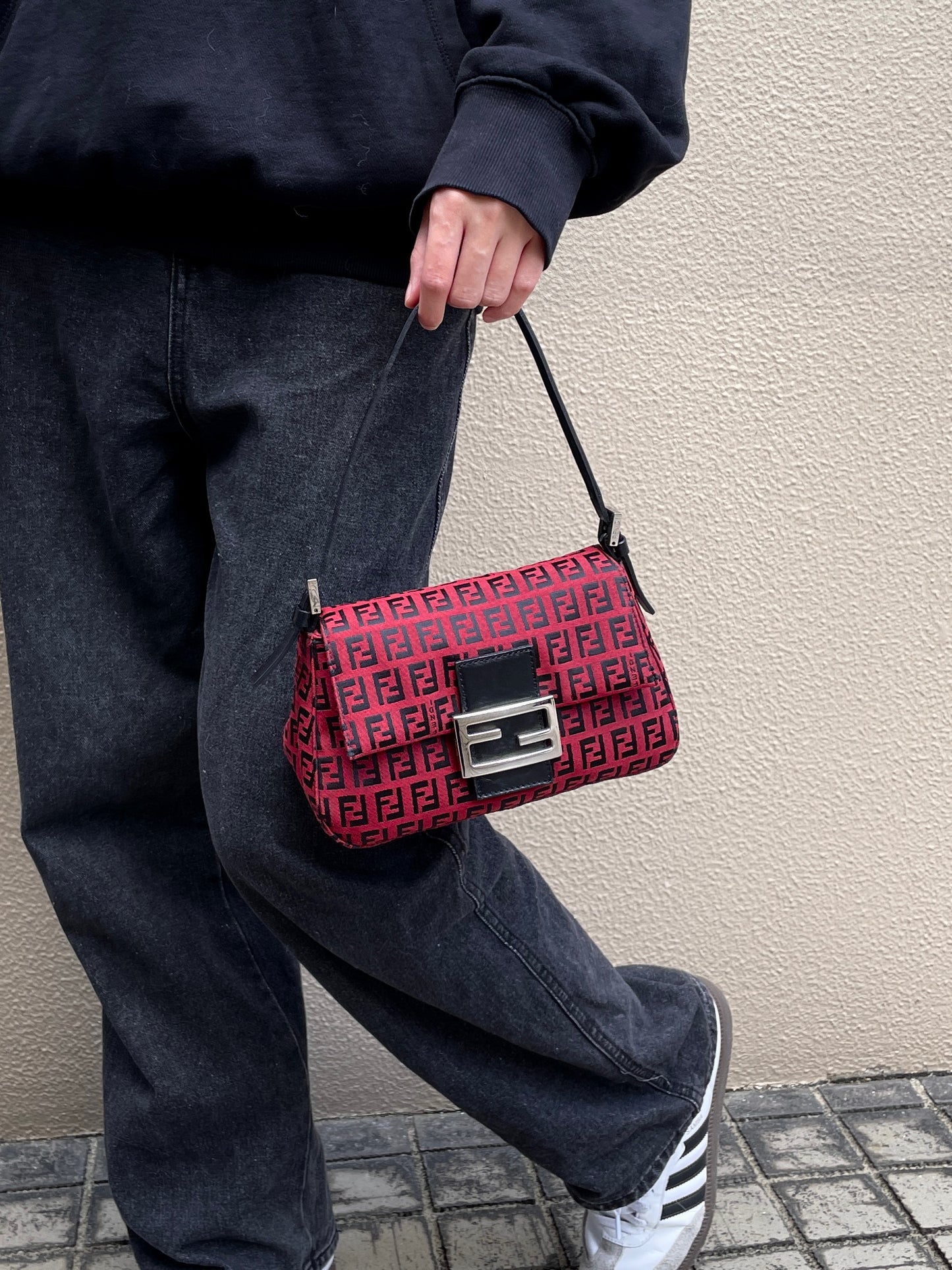 FENDI ｽﾞｯｷｰﾉ ﾐﾆﾏﾝﾏﾊﾞｹｯﾄ ｼｮﾙﾀﾞｰﾊﾞｯｸﾞ