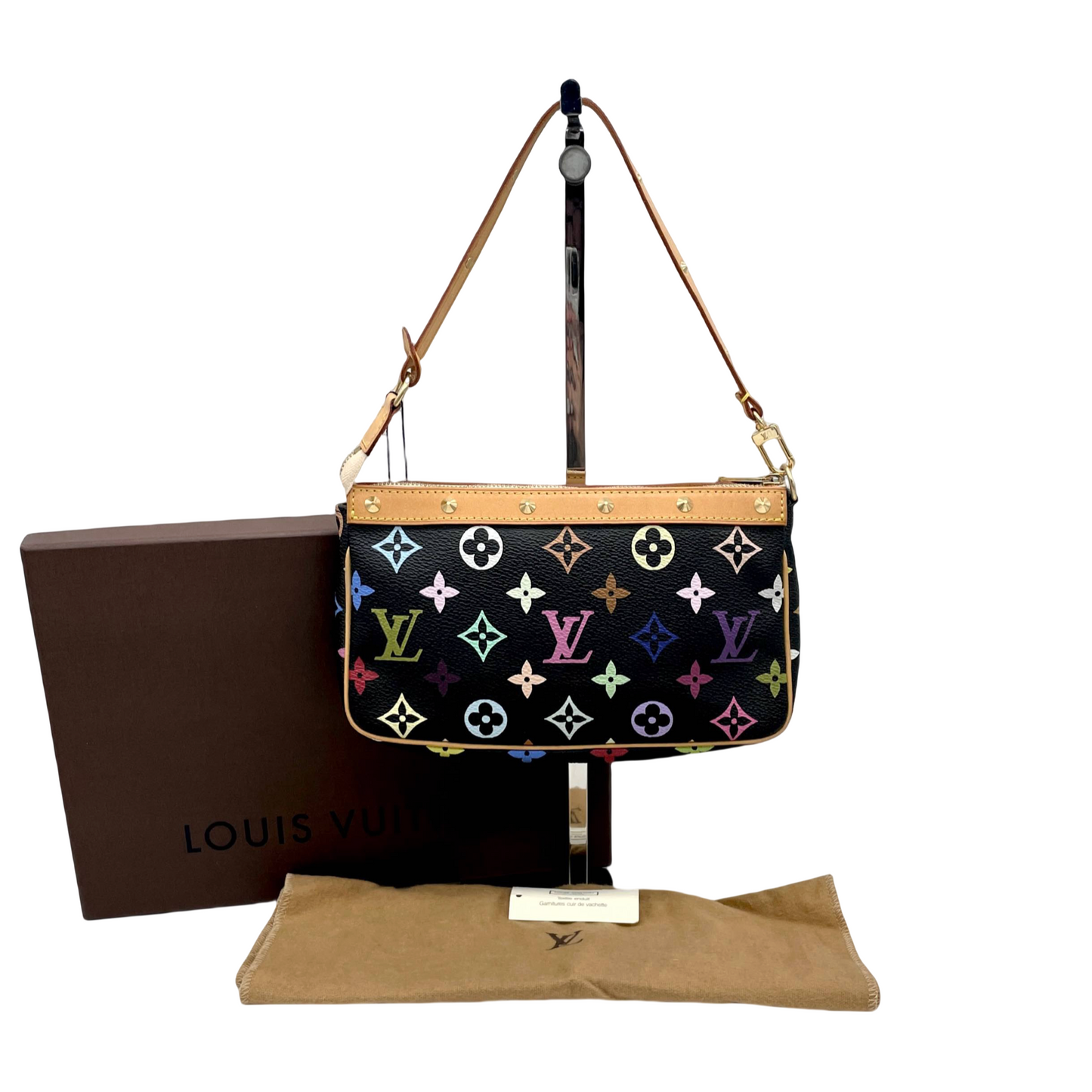 LOUIS VUITTON ﾓﾉｸﾞﾗﾑ･ﾏﾙﾁｶﾗｰ ﾌﾞﾗｯｸ ｱｸｾｿﾜｰﾙ M92648