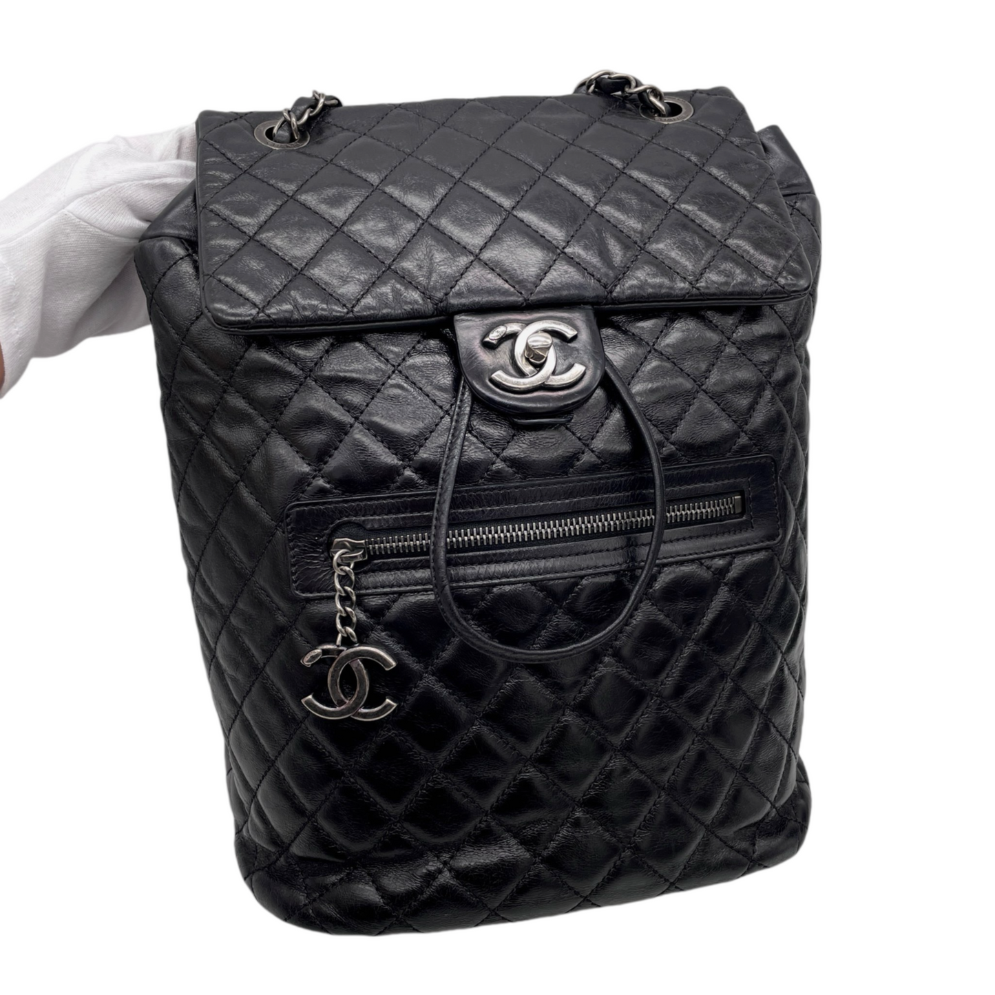 RARE☆☆☆CHANEL 2015 Matelassé CC LOGO Pendant Métiers d'Art Paris-Salzburg Chain Strap Backpack Black &amp; Silver
