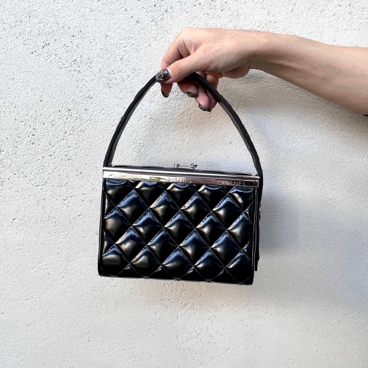 RARE☆☆☆CHANEL Matelassé Enamel Double Doors Vanity Hand Bag Black &amp; Silver