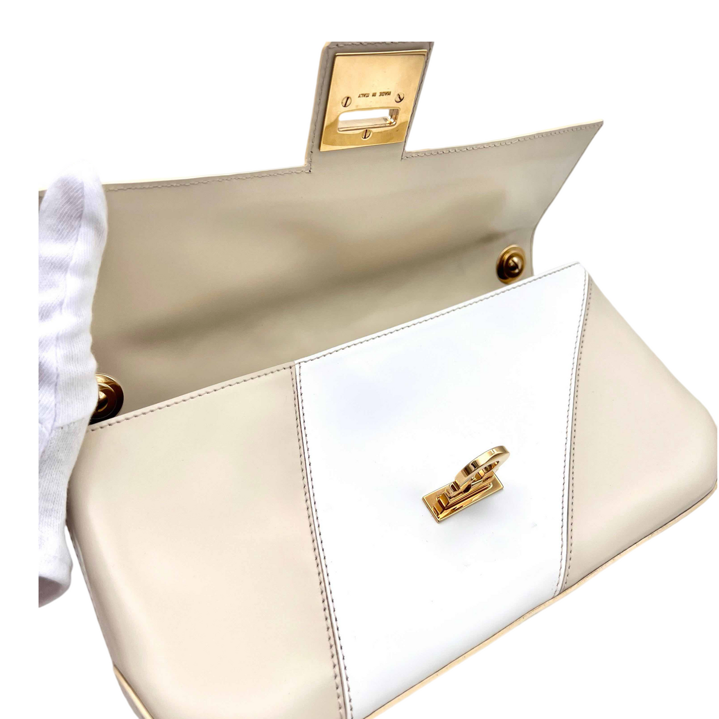 RARE☆☆☆Salvatore Ferragamo Gancini bicolor one-shoulder bag in white and beige