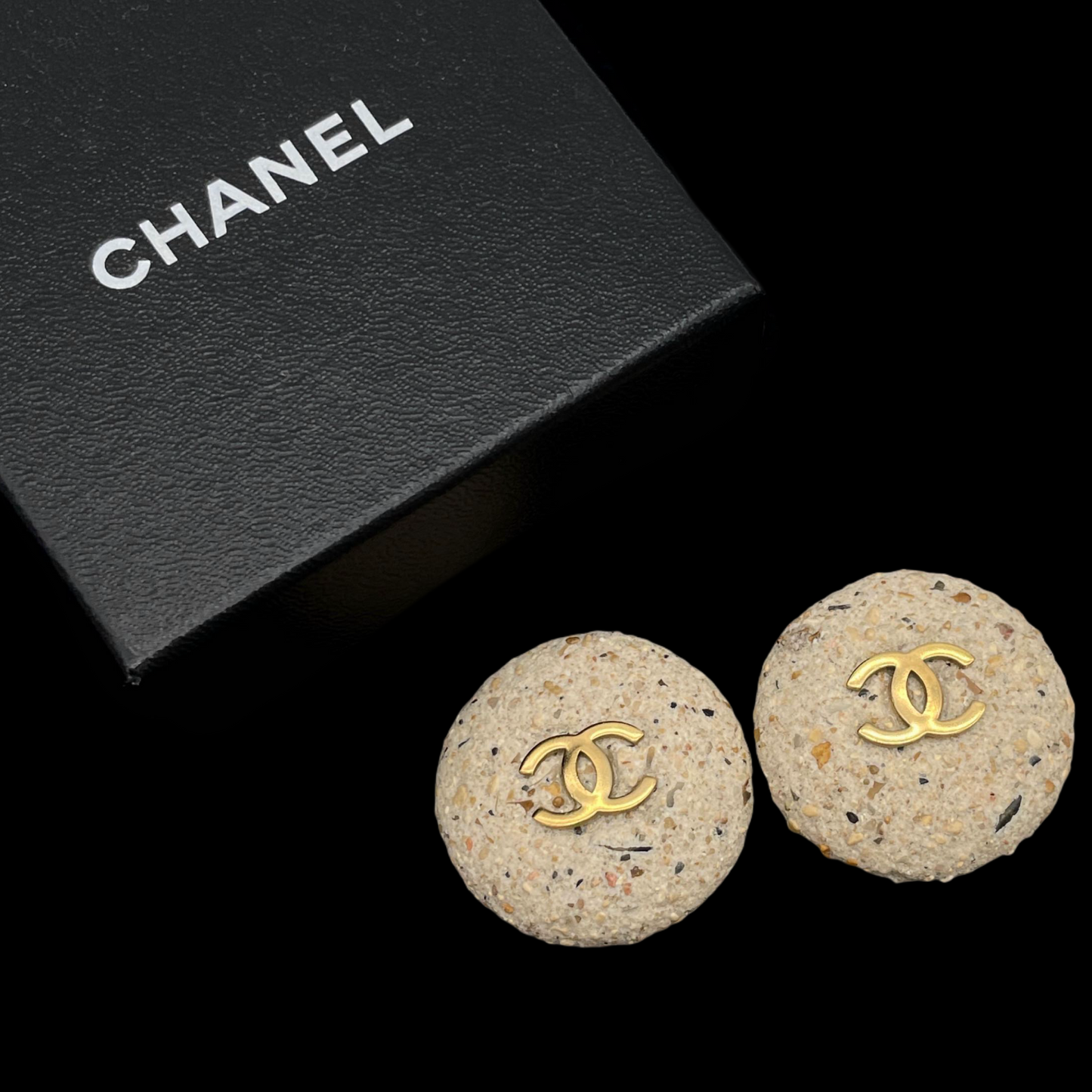 AUTH Pre-owned CHANEL Coco Mark Stone Earrings/Beige/Gold