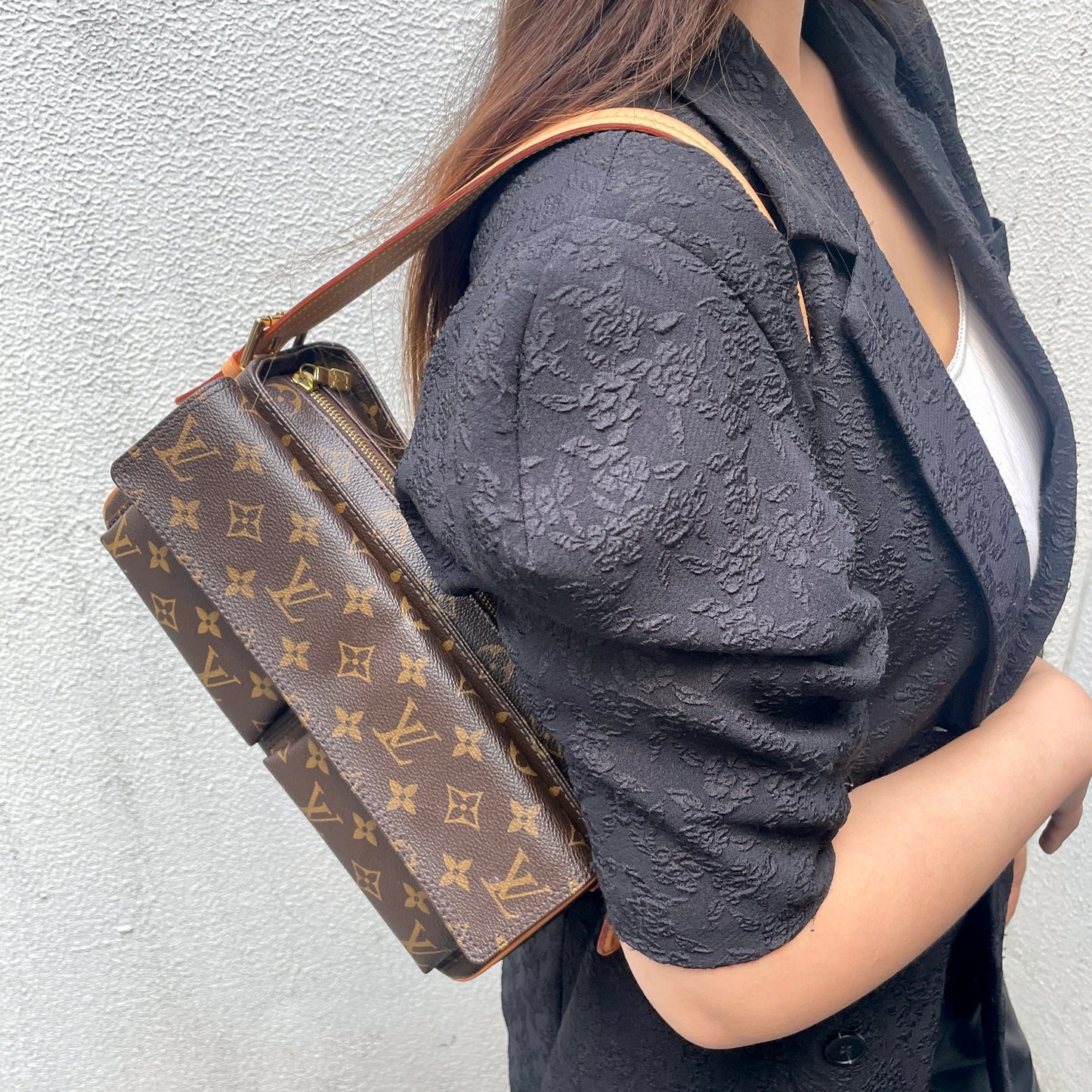 LOUIS VUITTON ﾓﾉｸﾞﾗﾑ ｳﾞｨﾊﾞｼﾃｨMM ｵﾝｼｮﾙﾀﾞｰﾊﾞｯｸﾞ M51164