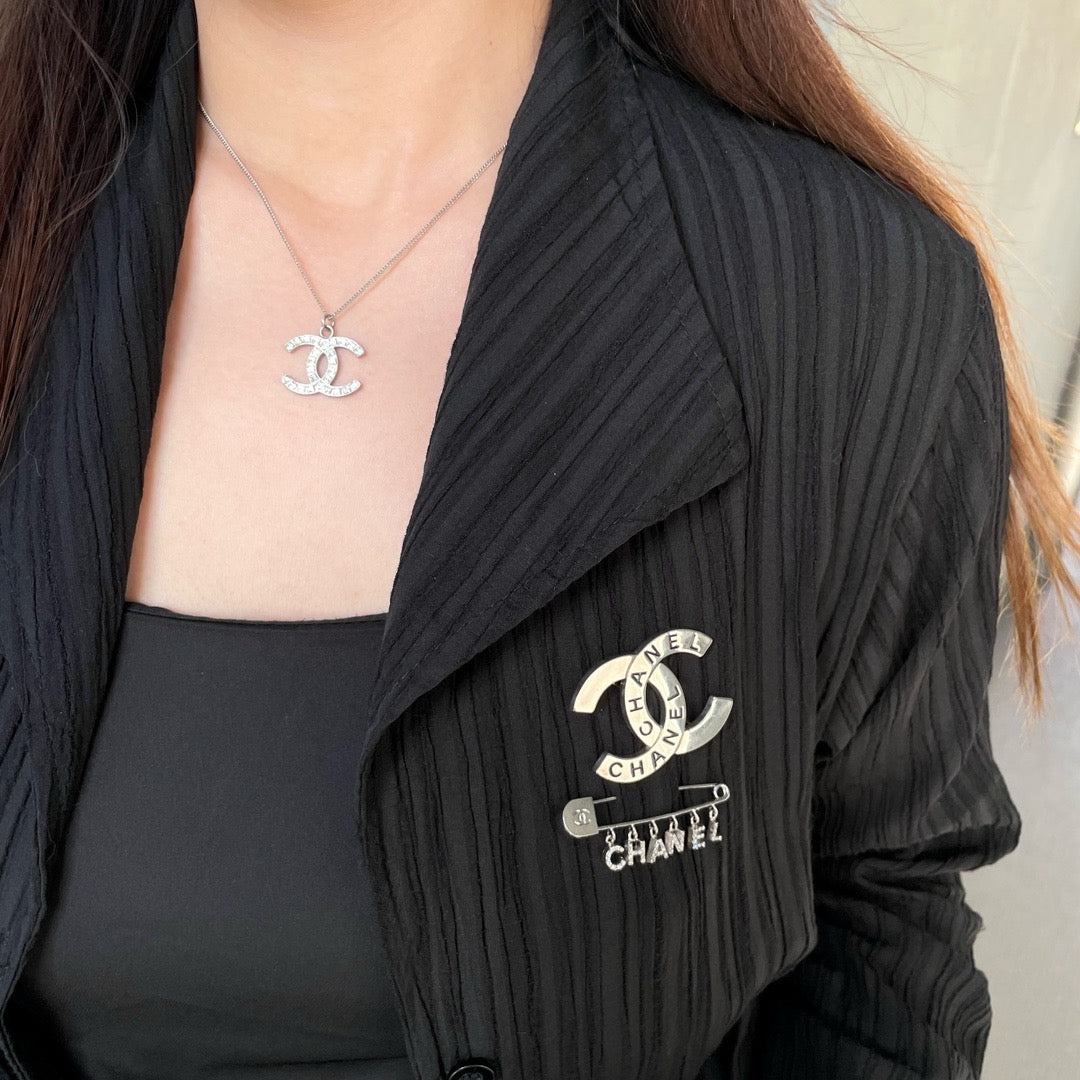 Afar Vintage Pre-owned coco mark CHANEL logo brooch