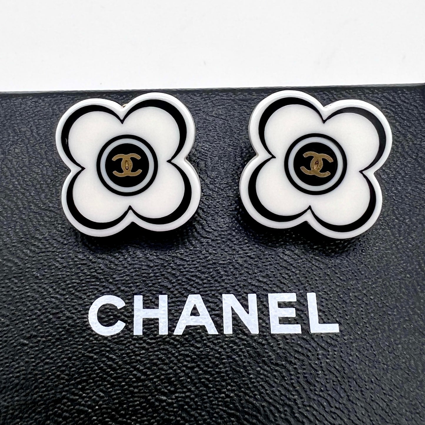 AUTH Pre-owned CHANEL Camellia Coco Mark Earrings 02P White/Black/Gold