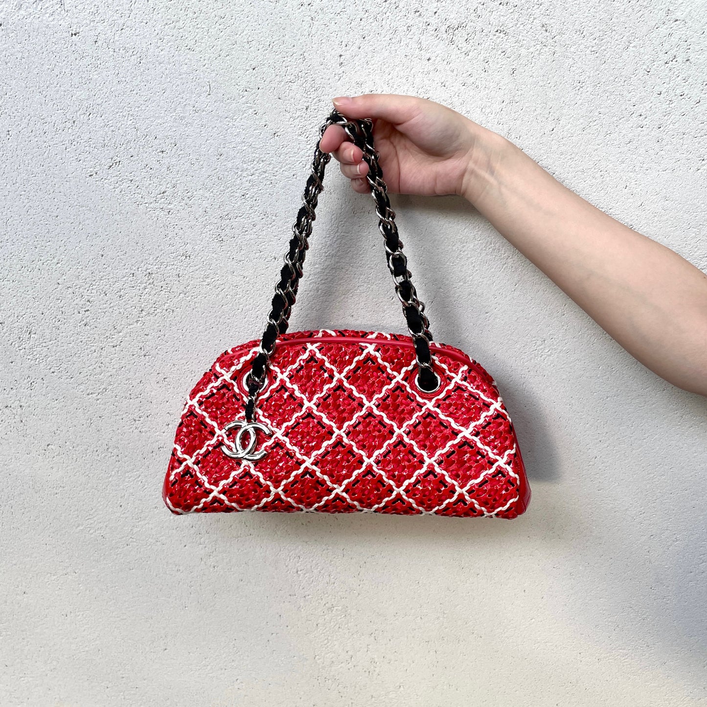 RARE☆☆☆CHANEL Enamel Matelassé CC Charm Pendant 2-Way Chain Shoulder Bag Red &amp; Black