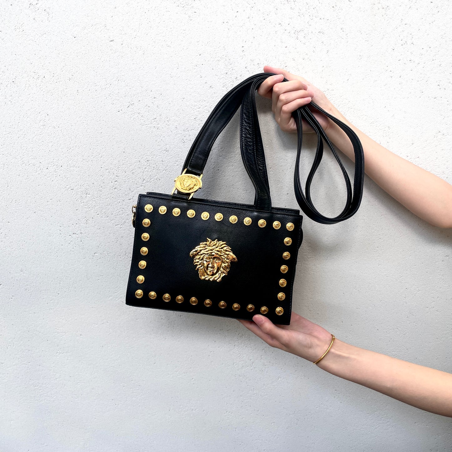 RARE☆☆☆☆AUTH Pre-owned VERSACE Medusa Shoulder Bag Black/Gold