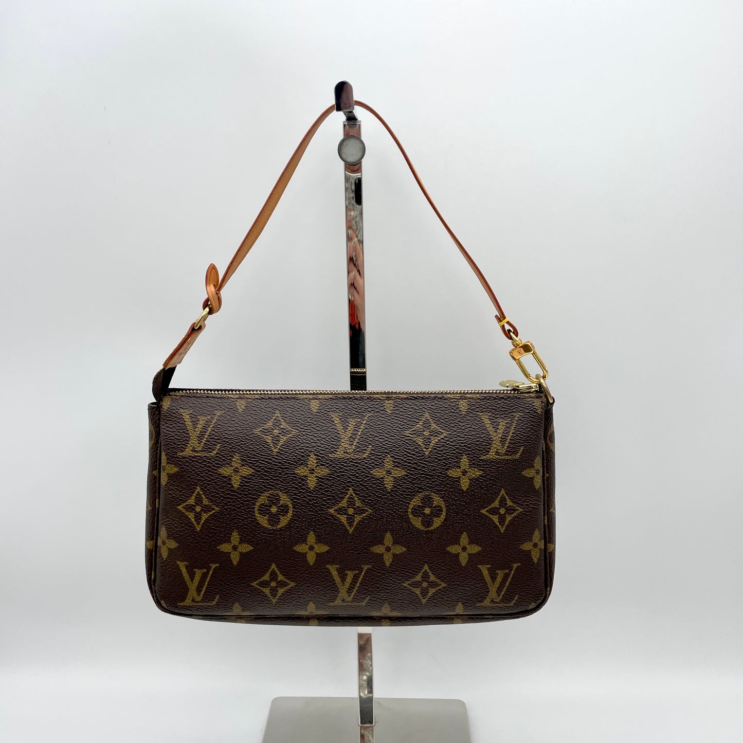 AUTH Pre-owned LOUIS VUITTON Monogram Pochette Accessory M51980