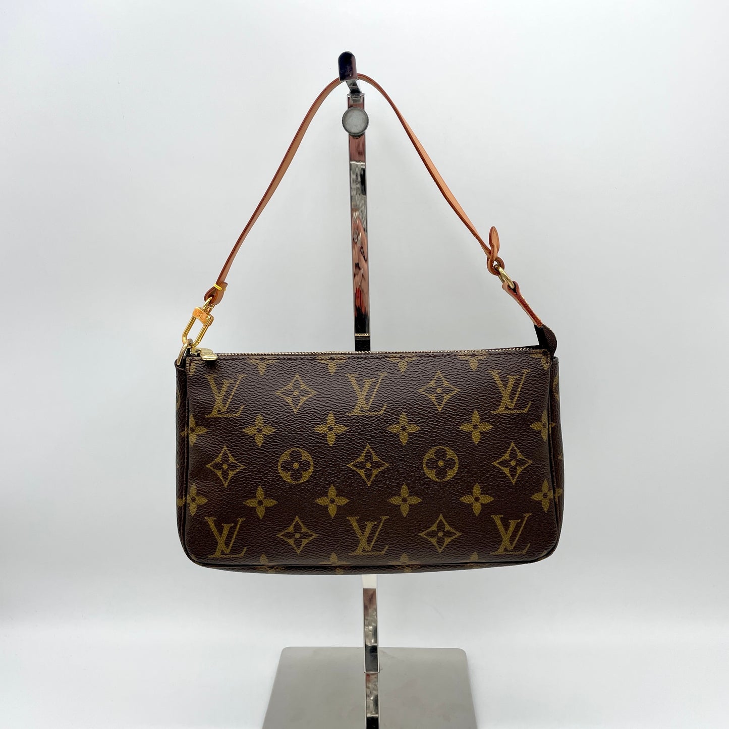 AUTH Pre-owned LOUIS VUITTON Monogram Pochette Accessory M51980