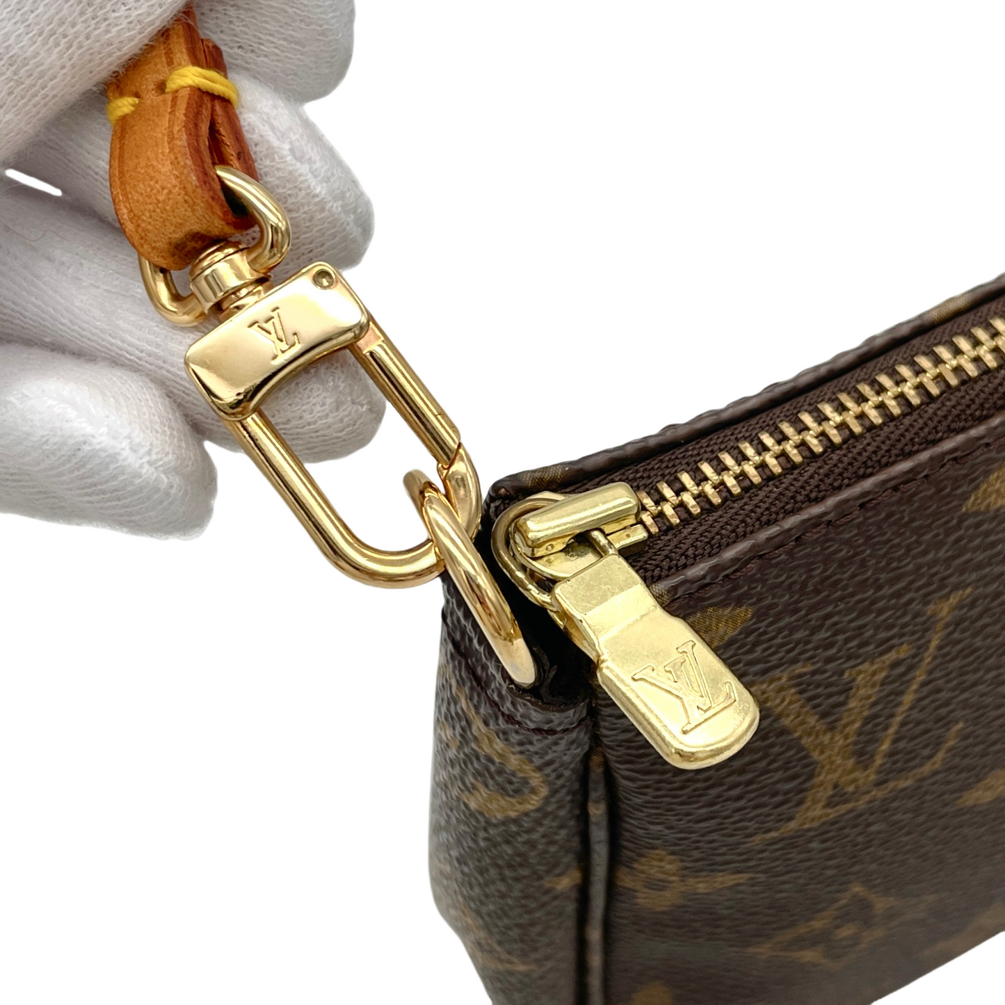 LOUIS VUITTON Monogram Pochette Accessory M51980