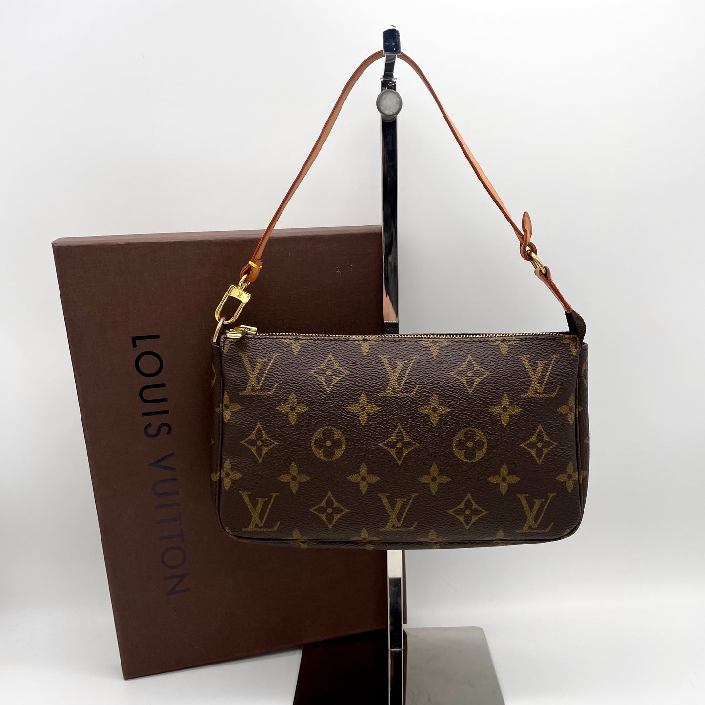 AUTH Pre-owned LOUIS VUITTON Monogram Pochette Accessory M51980