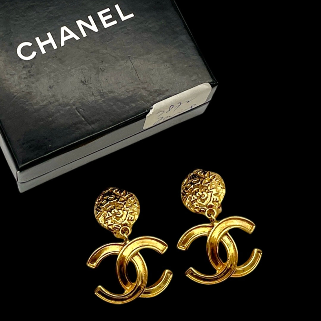 CHANEL logo lava style coco mark earrings