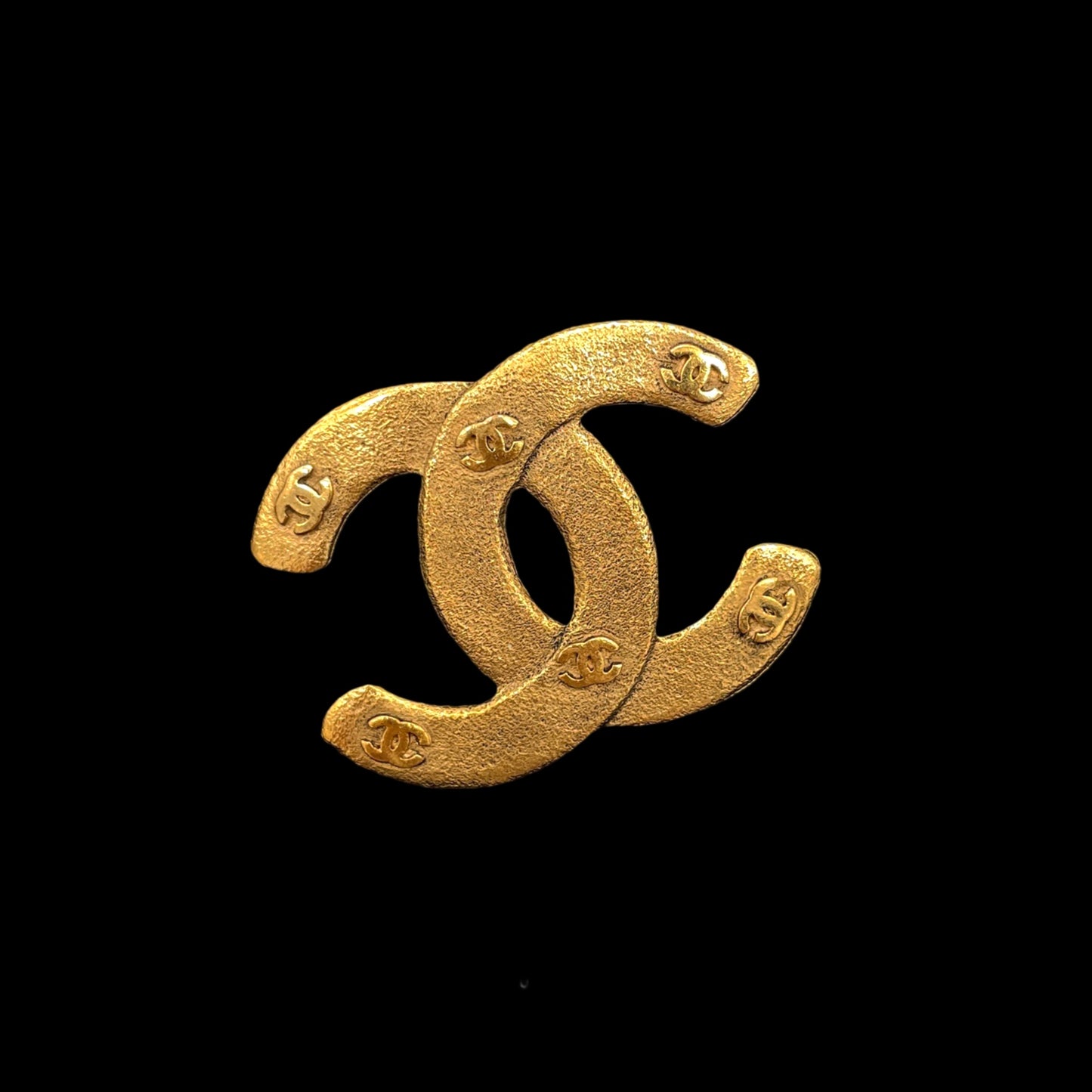 Afar Vintage Pre-owned CHANEL co-mark CHANEL logo brooch 98P