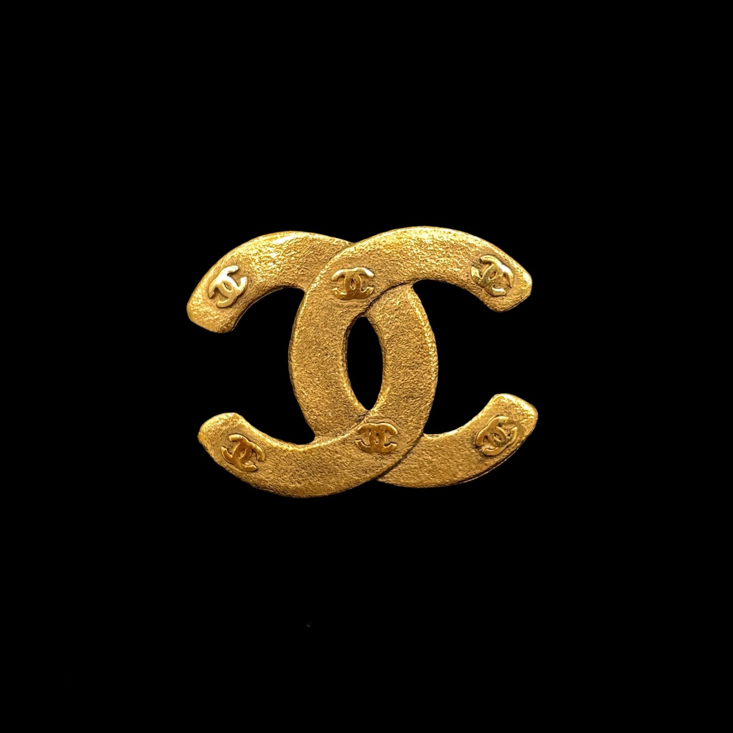 Afar Vintage Pre-owned CHANEL co-mark CHANEL logo brooch 98P