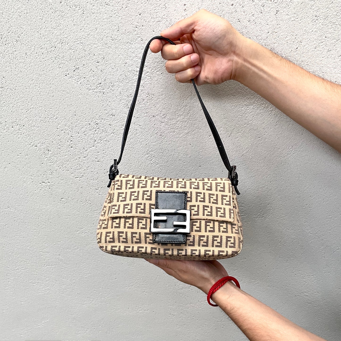 FENDI ｽﾞｯｷｰﾉ ﾐﾆﾏﾝﾏﾊﾞｹｯﾄ ｼｮﾙﾀﾞｰﾊﾞｯｸﾞ