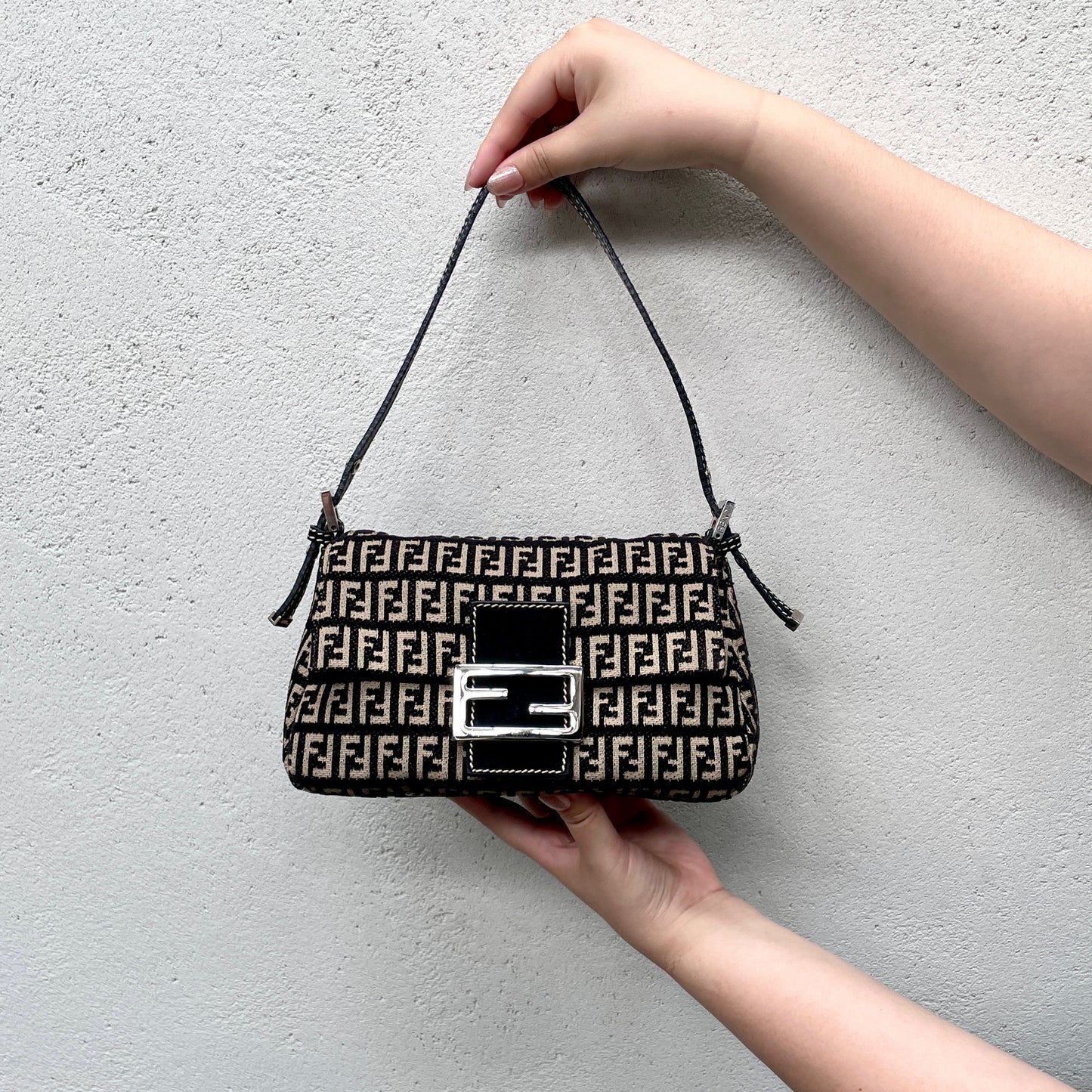 FENDI ｽﾞｯｷｰﾉ ﾐﾆﾏﾝﾏﾊﾞｹｯﾄ ｼｮﾙﾀﾞｰﾊﾞｯｸﾞ