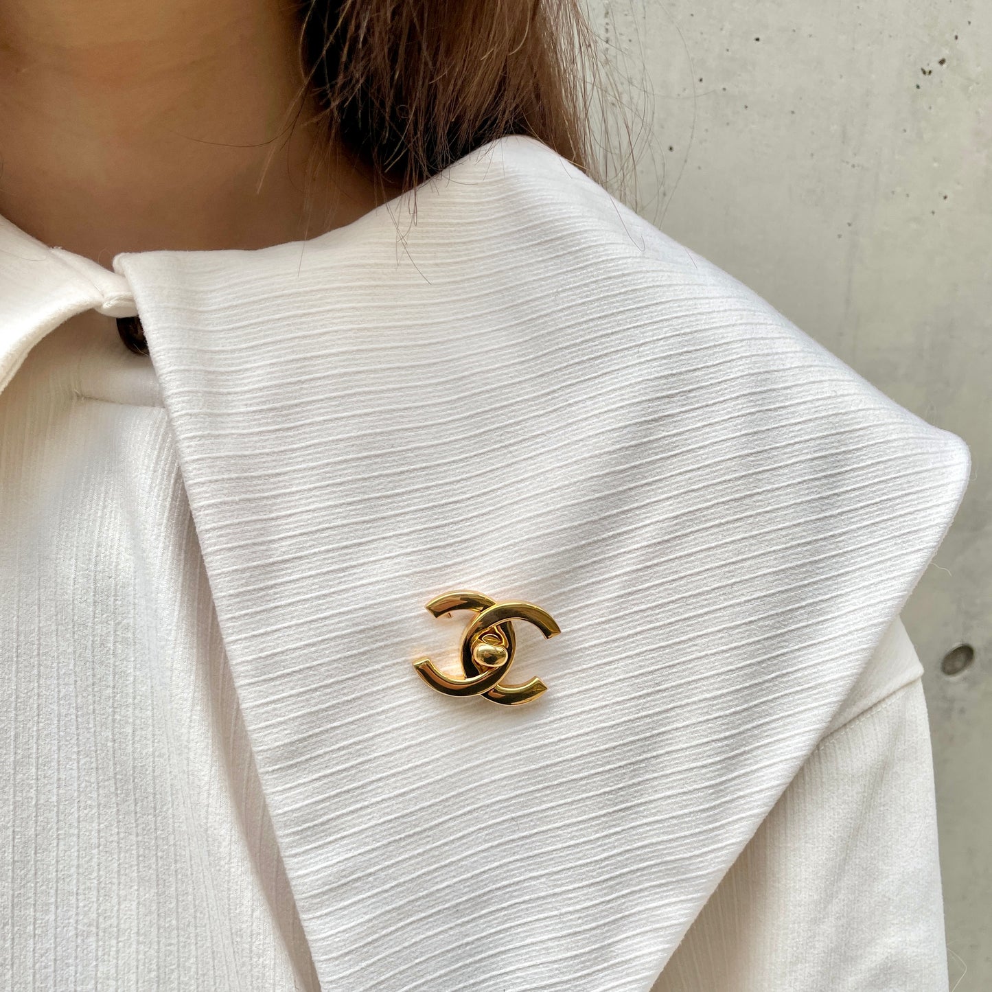 CHANEL Coco Mark Turnlock Brooch 96P