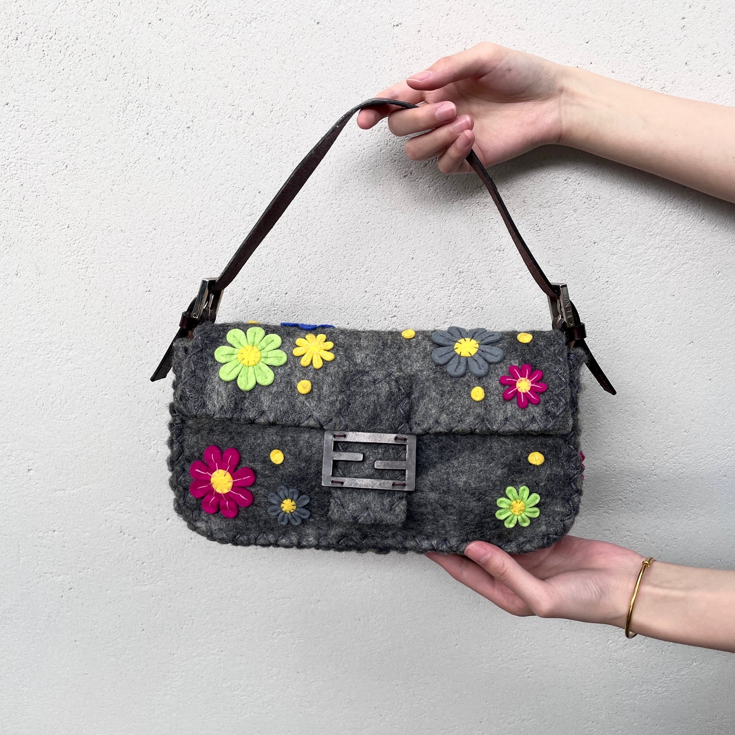 RARE☆☆☆☆☆FENDI Wool Flower Motif Mamma Bucket PM Shoulder Bag Gray Multicolor