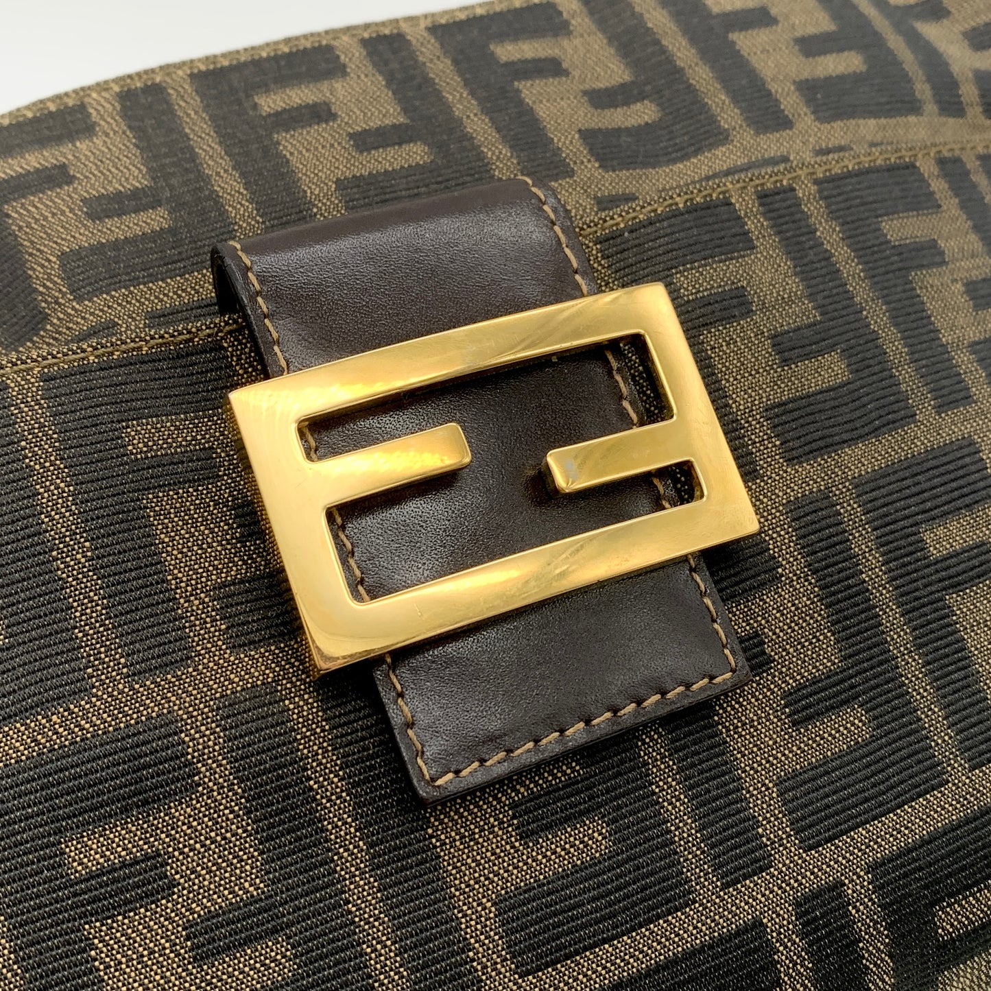 AUTH FENDI Sukka V 型妈妈包 单肩包