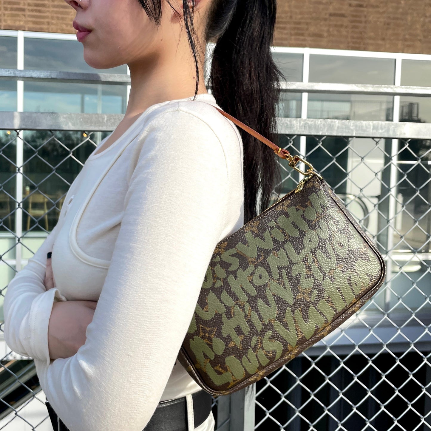 AUTHENTIC PRELOVED RARE☆☆☆☆LOUIS VUITTON 2001 Monogram Graffiti Pochette Accessories Pouch M92191 Khaki Green & Brown