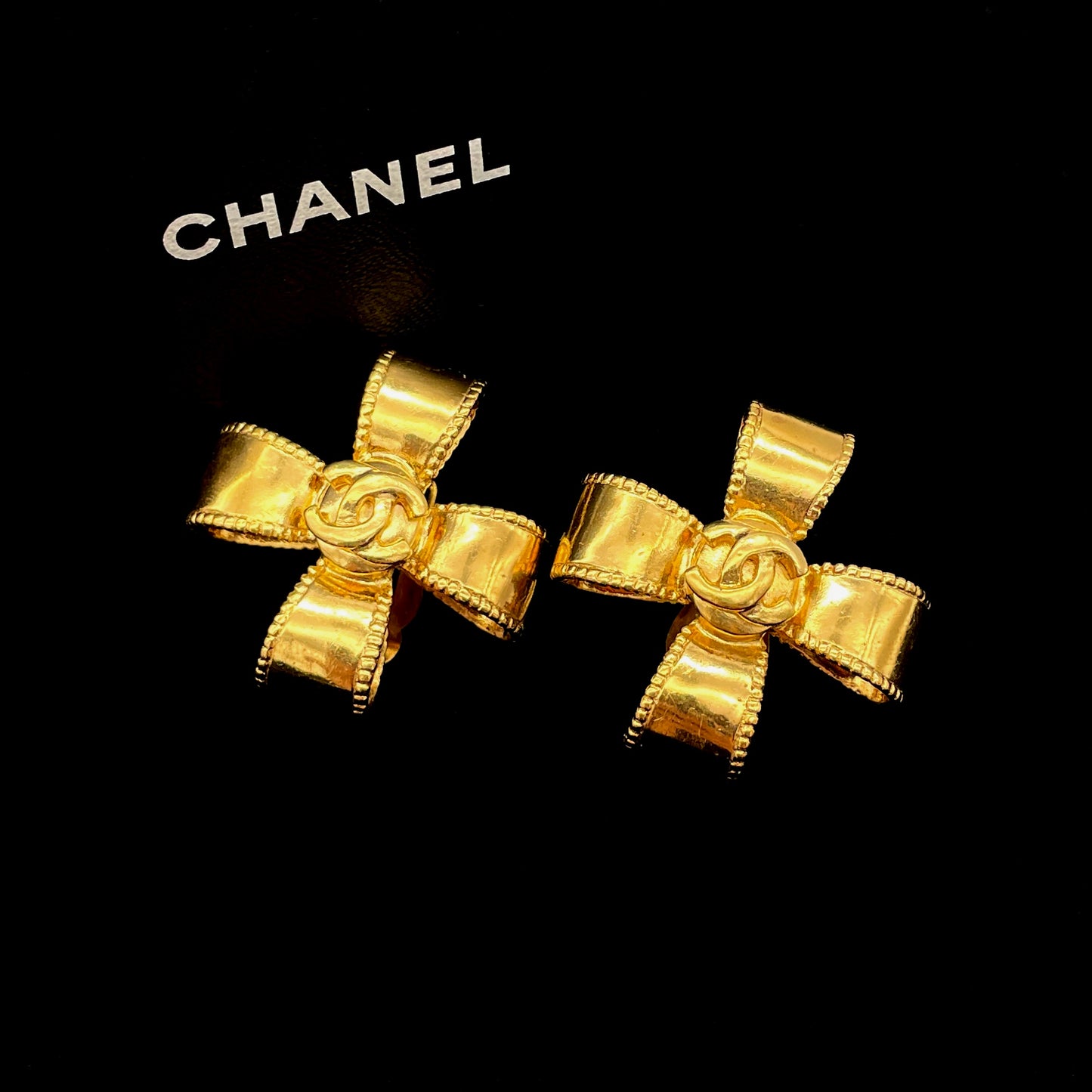 RARE☆☆AUTH Pre-owned CHANEL ribbon commercial earring 97A