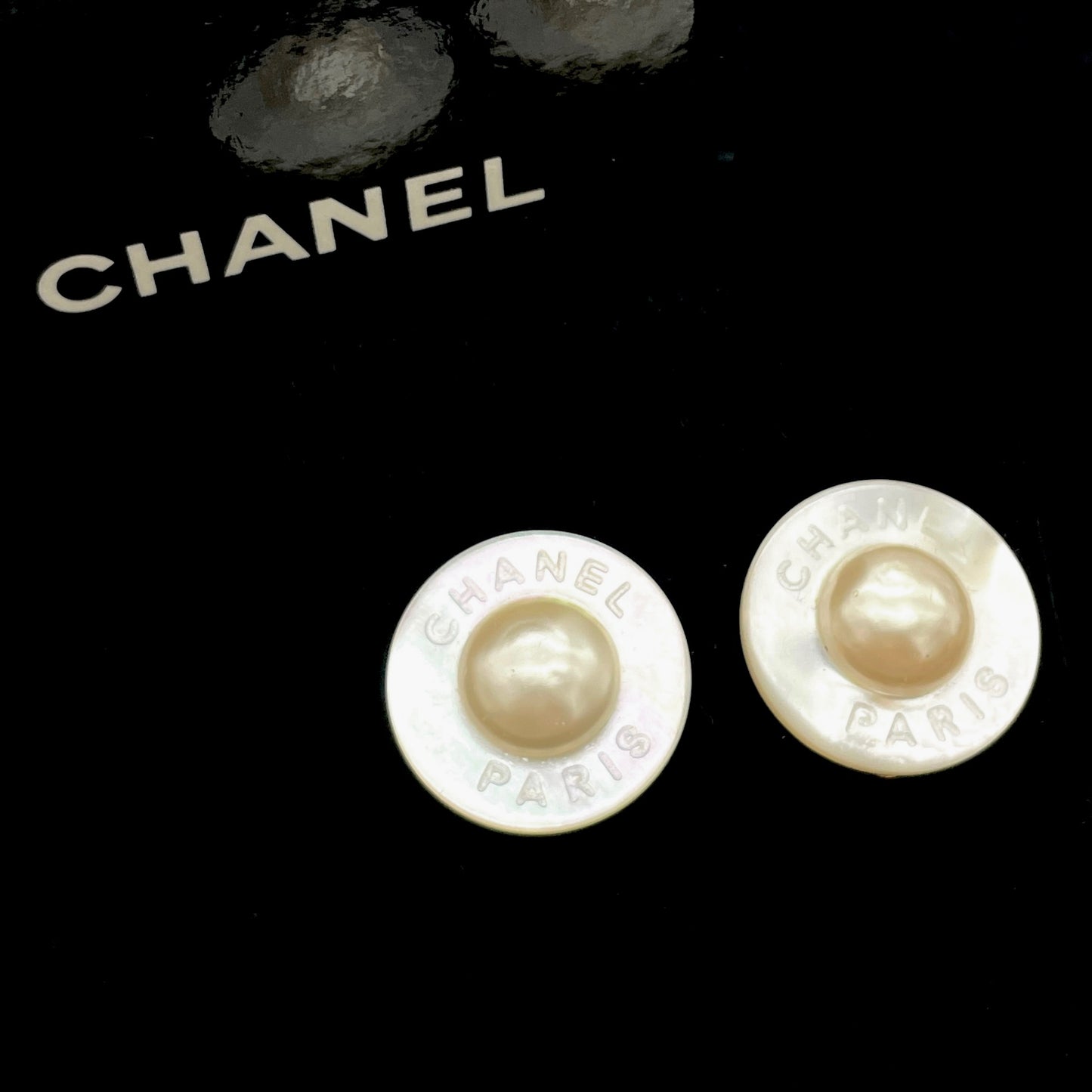 CHANEL Shell LOGOS UFO Earrings White