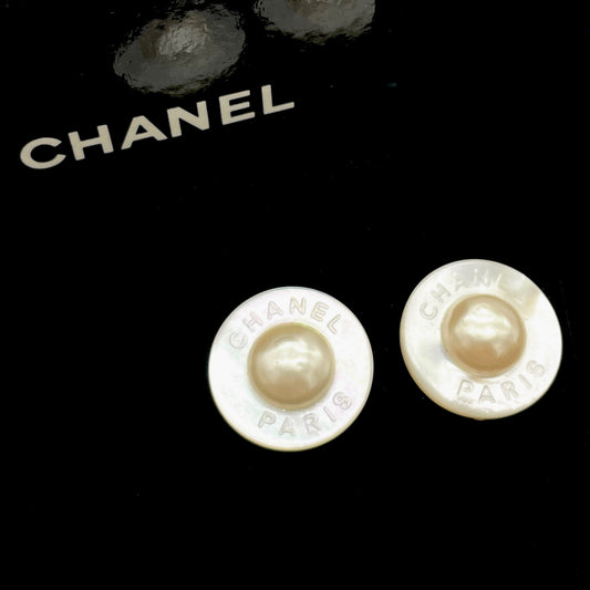 CHANEL LOGOS UFO 耳环 白色