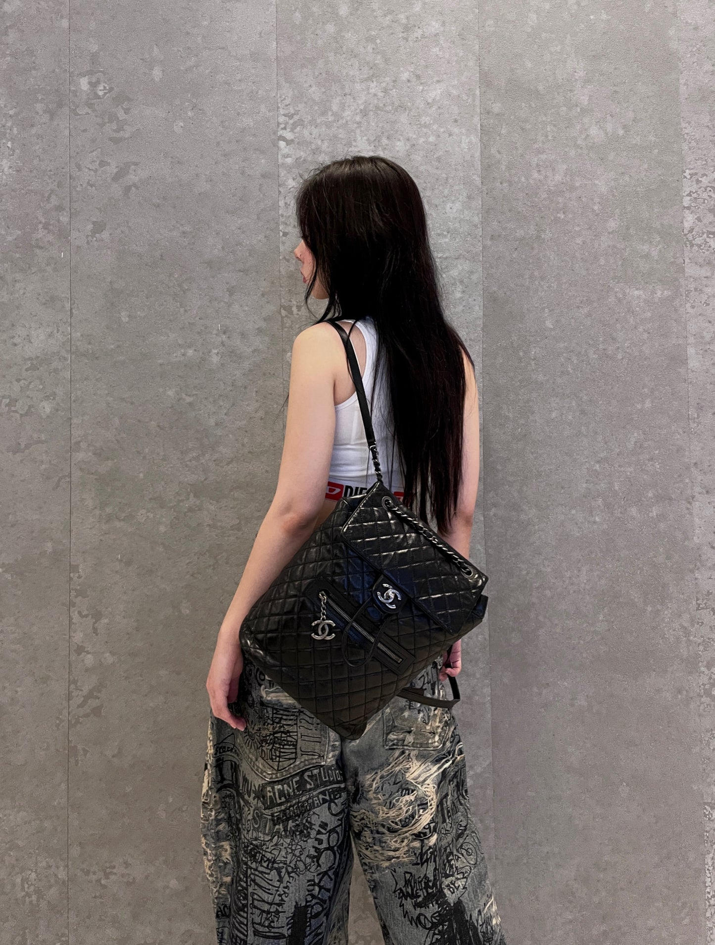 RARE☆☆☆CHANEL 2015 Matelassé CC LOGO Pendant Métiers d'Art Paris-Salzburg Chain Strap Backpack Black &amp; Silver