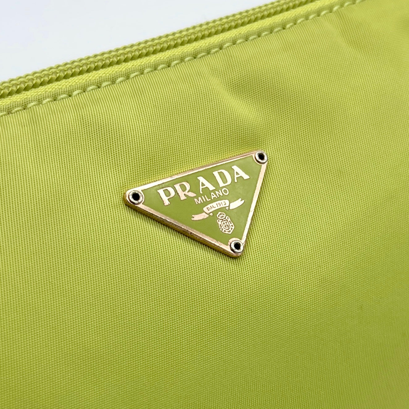 RARE☆☆AUTH Pre-owned PRADA ﾅｲﾛﾝ ｱｸｾｻﾘｰﾎﾟｰﾁ ｸﾞﾘｰﾝ