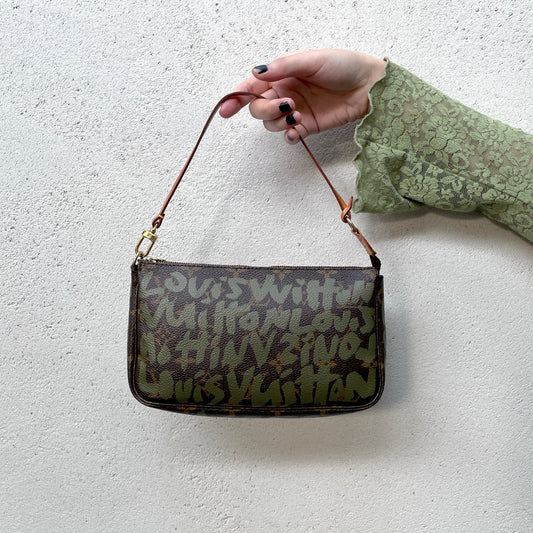 AUTHENTIC PRELOVED RARE☆☆☆☆LOUIS VUITTON 2001 Monogram Graffiti Pochette Accessories Pouch M92191 Khaki Green &amp; Brown