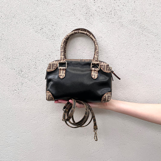 FENDI ｽﾞｯｷｰﾉ ﾐﾆﾎﾞｽﾄﾝﾊﾞｯｸﾞ