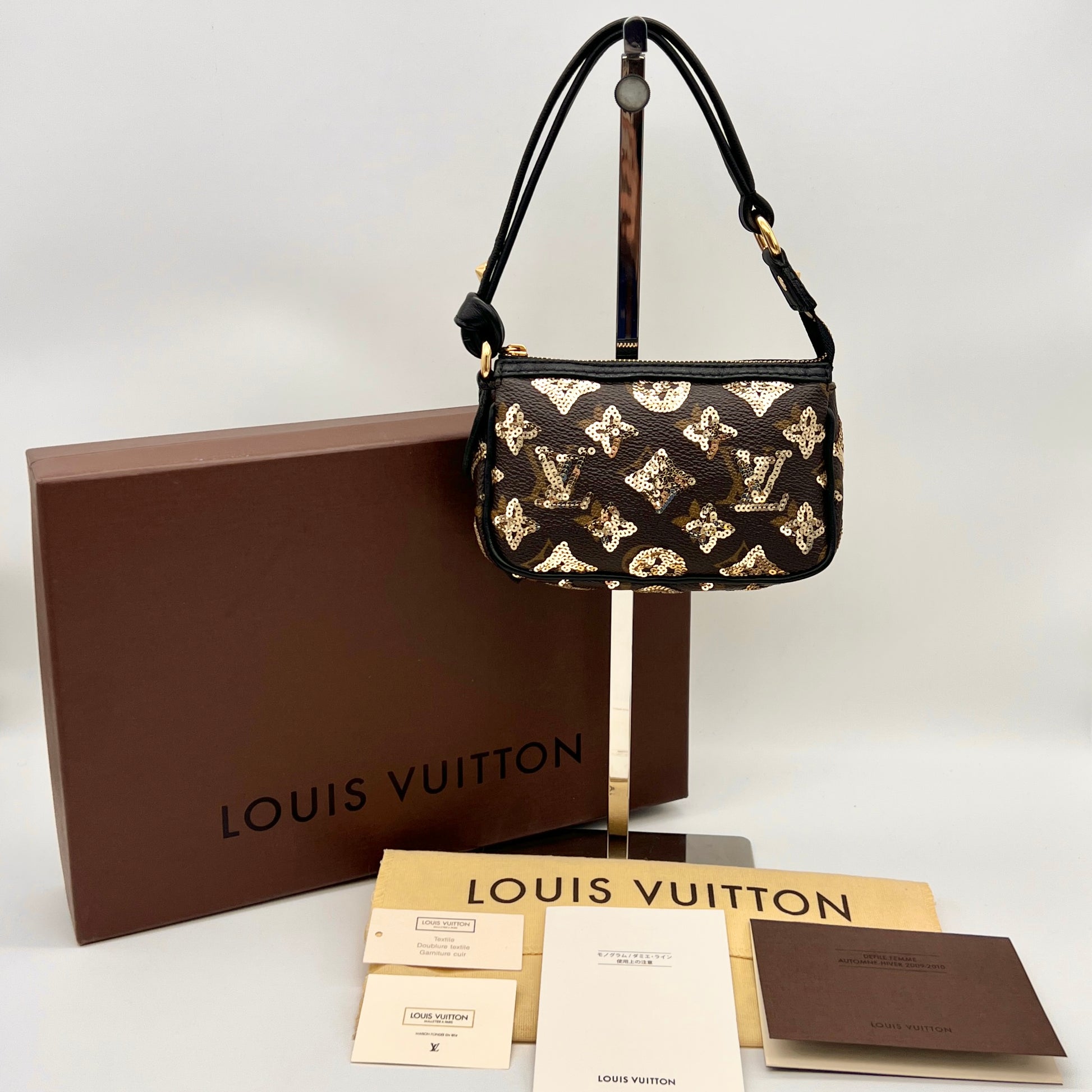 Louis Vuitton, Bags, Louis Vuitton Automne Hiver Gold Monogram Sequin  Eclipse Pochette Accessories