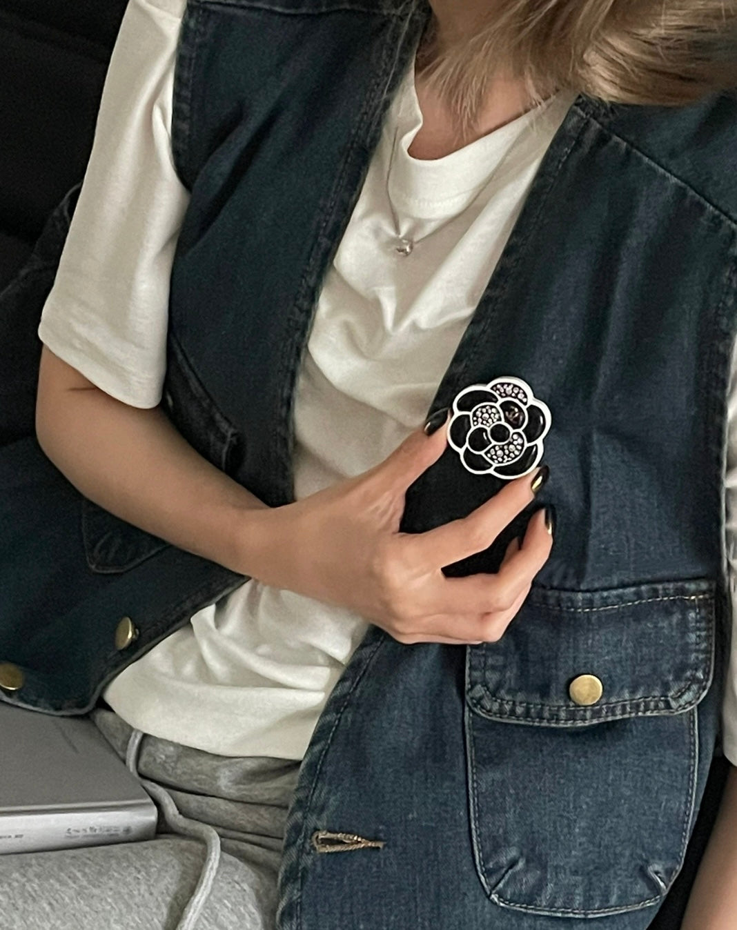 RARE☆☆☆CHANEL 2019 Camellia Coco Mark Rhinestone Brooch D19B Black & White