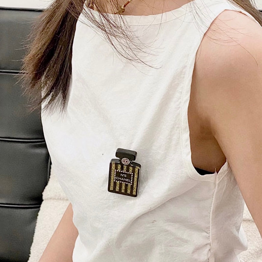 CHANEL 2017 Perfume Motif Rhinestone Brooch 17A Black & Gold