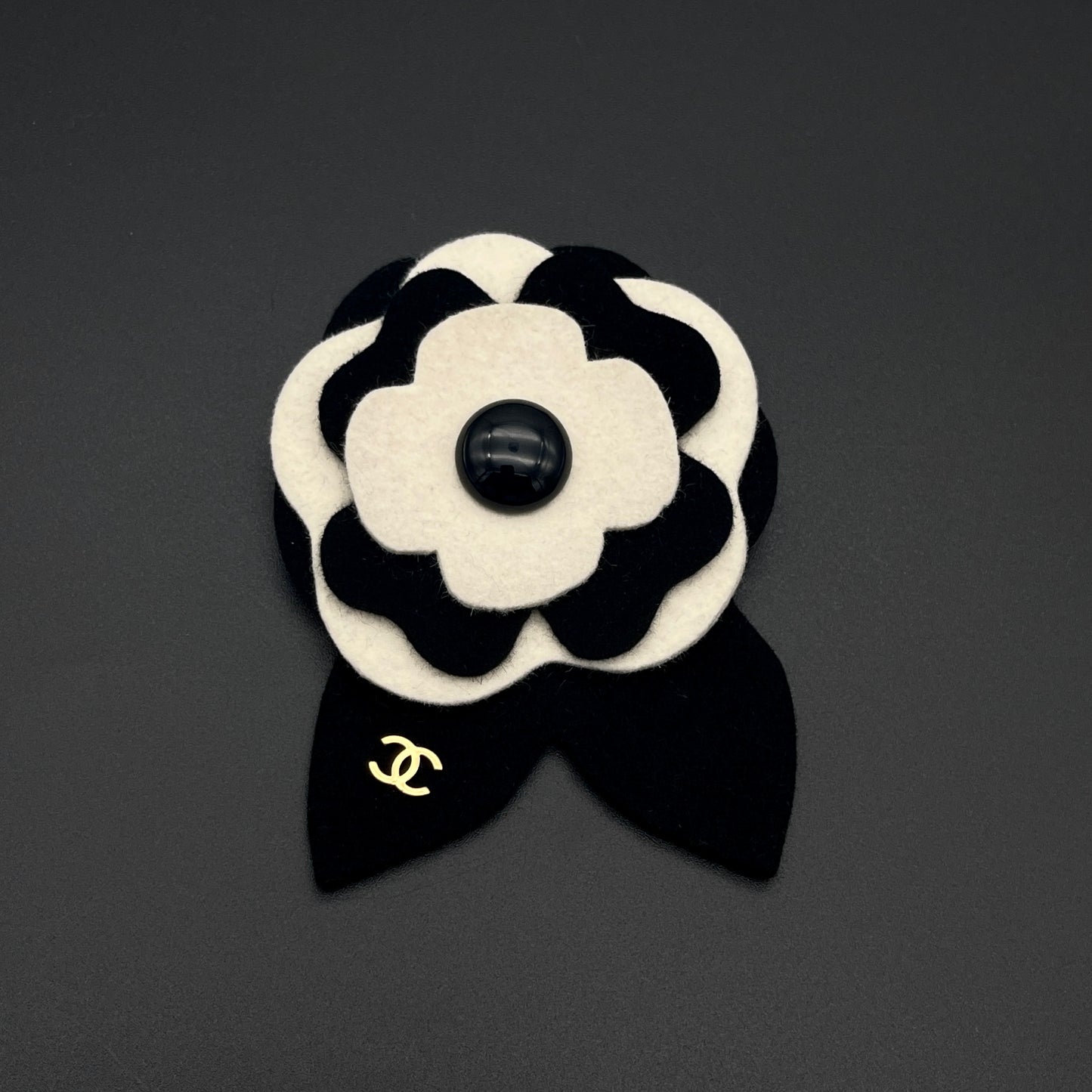RARE☆☆☆CHANEL 2002 Camellia Brooch Corsage 02A Beige & Black