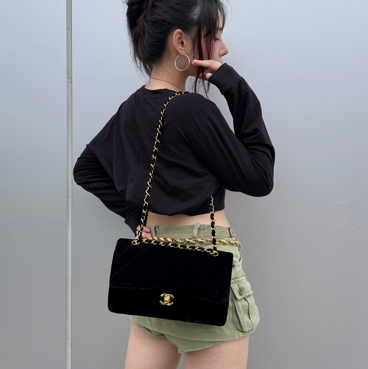 RARE☆☆☆☆☆CHANEL 1995 Matelassé Velvet Classic Double Chain Shoulder Double Flap Bag 25cm Black &amp; Gold #