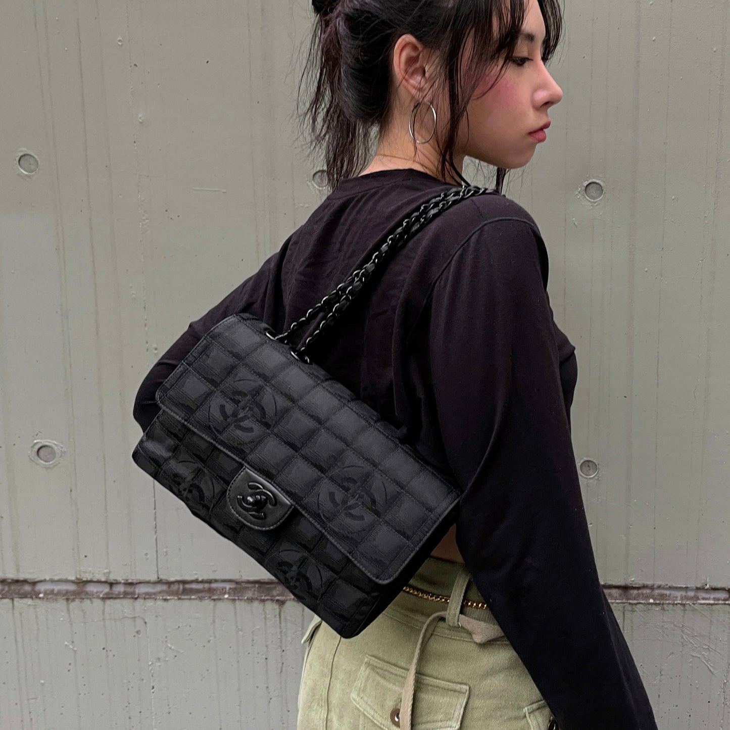 RARE☆☆☆☆CHANEL 2001 New Travel Line Chocolate Bar Double Chain Shoulder Single Flap Bag Black