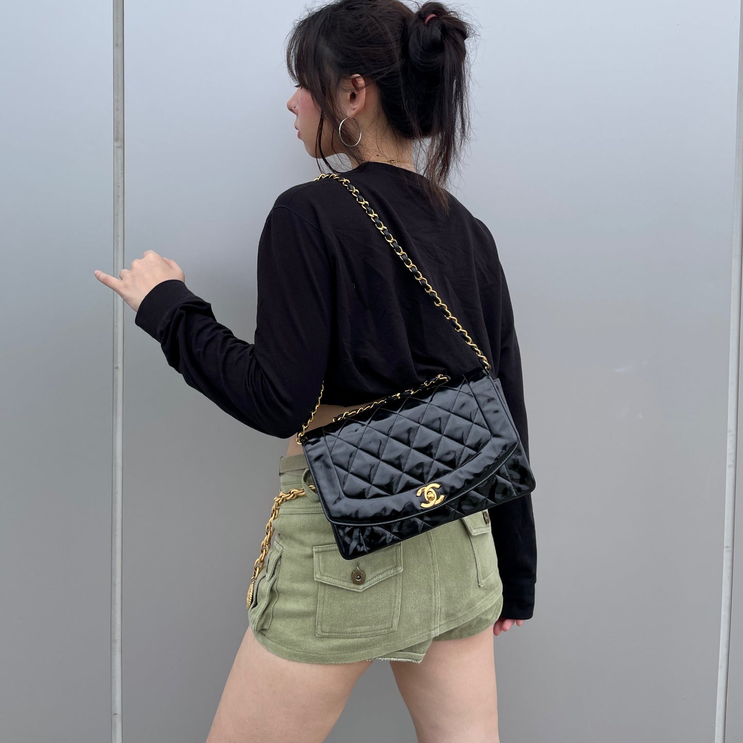 RARE☆☆☆CHANEL Matelassé Diana 25cm Enamel  Leather Chain Shoulder Single Flap Bag Black & Gold