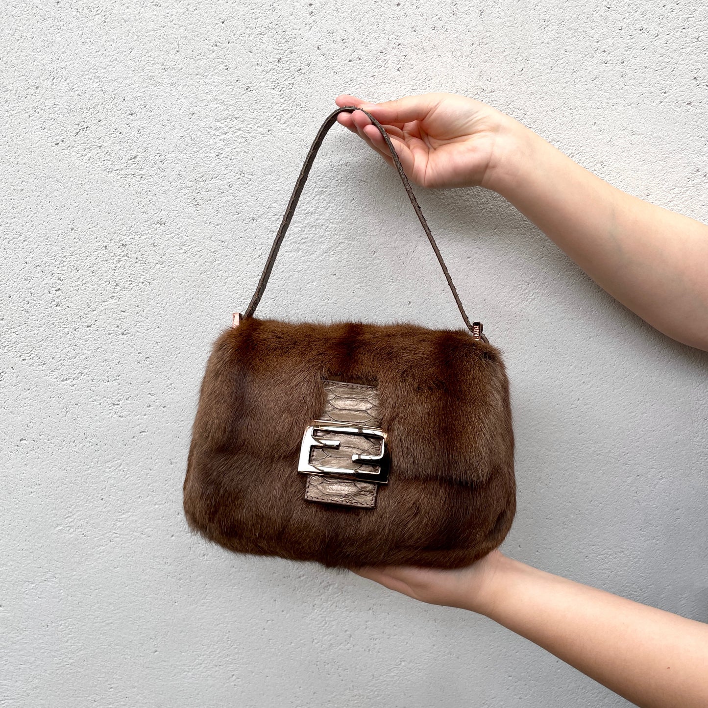 RARE☆☆☆FENDI Squirrel Fur Mini Mamma Bucket Shoulder Bag