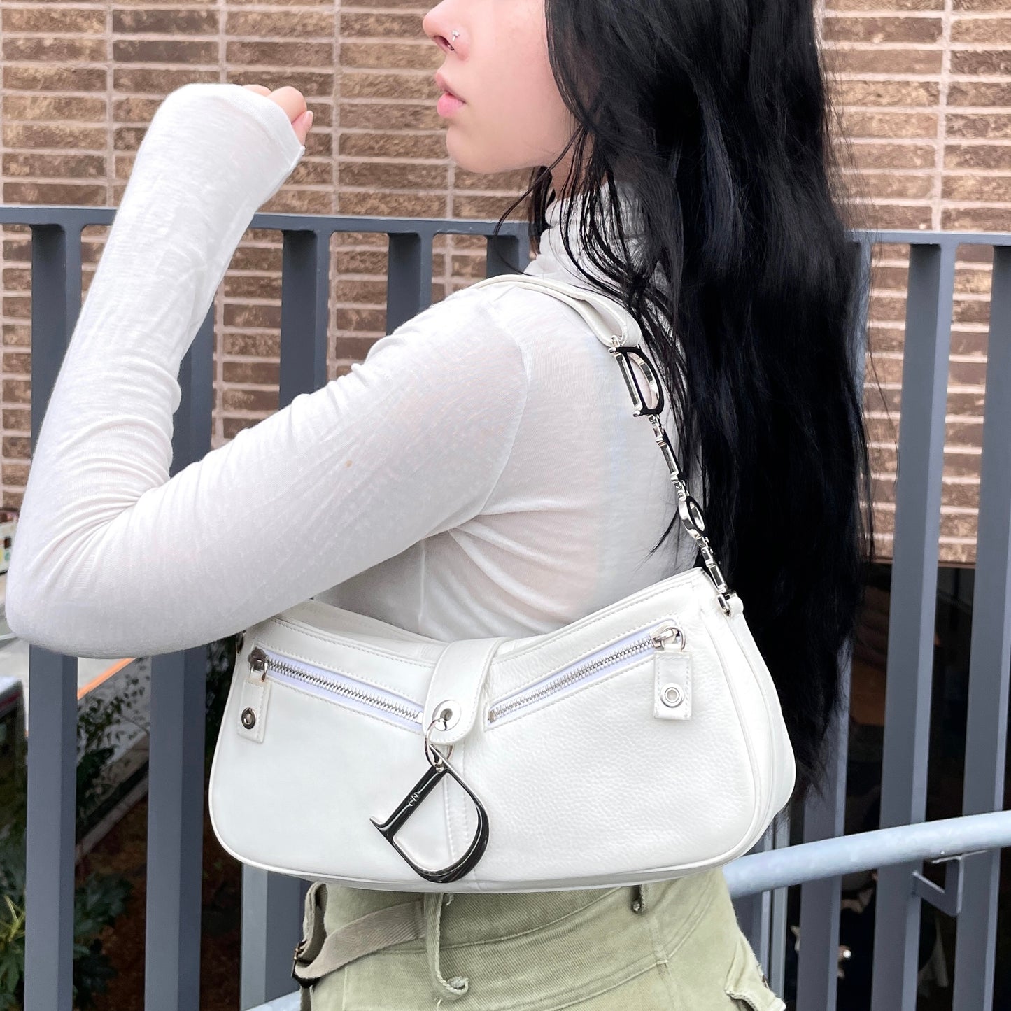 RARE☆☆☆☆CHRISTIAN DIOR 2005 Leather Street Chic D Logo Dior Chain Hobo Shoulder Bag White & Silver