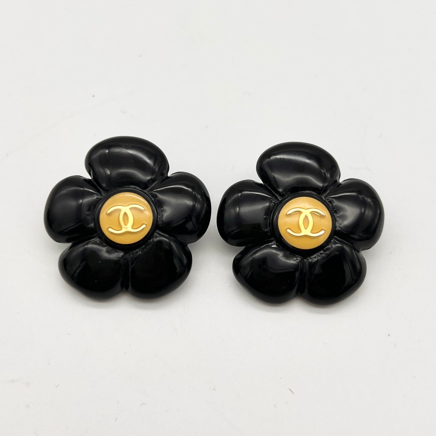 RARE☆☆☆☆CHANEL Camellia Line Flower Motif Coco Mark Earrings Black x Gold